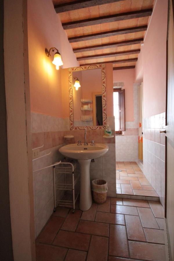 Casa Castellina Guest House Foligno Bagian luar foto