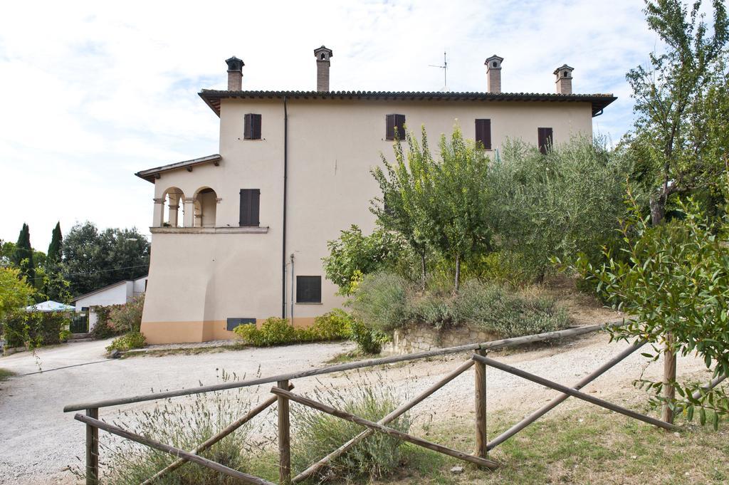 Casa Castellina Guest House Foligno Bagian luar foto