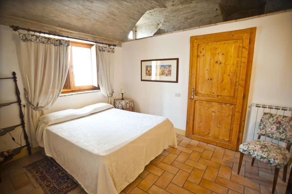 Casa Castellina Guest House Foligno Ruang foto